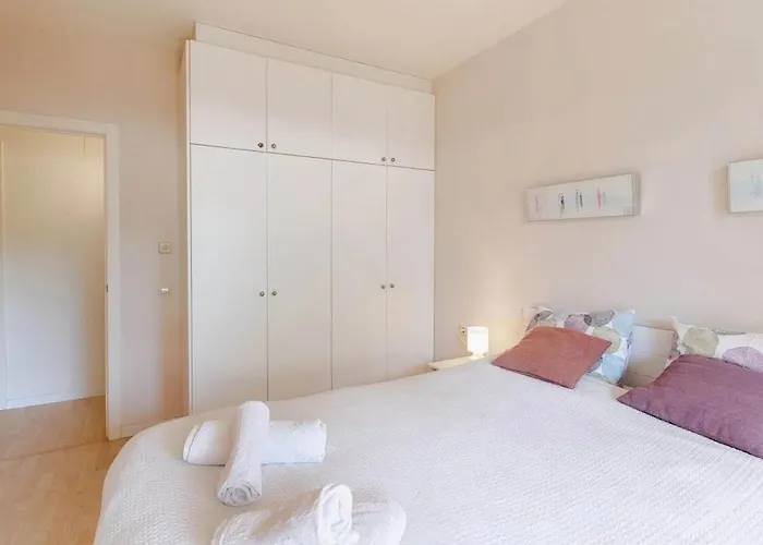 Pretty Garden Apartment Next To A Charming Beach